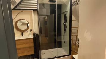 Shower, towels