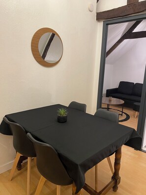 Dining - Cosy apartment in the center of town  (Lesneven)