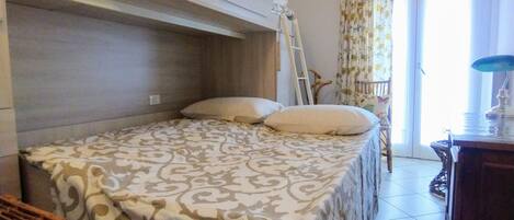 2 bedrooms, WiFi, bed sheets