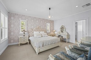 4 bedrooms, iron/ironing board, internet, bed sheets - Chateau On Vines ~ Aldinga - Welcome to Chateau On Vines (Aldinga)