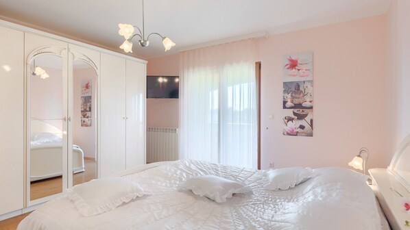 3 habitaciones, tabla de planchar con plancha y wifi gratis 