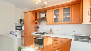 Refrigerador, microondas, horno y lavavajillas 