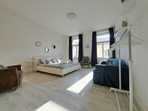 1 soverom, strykejern/-brett, internettilgang og sengetøy