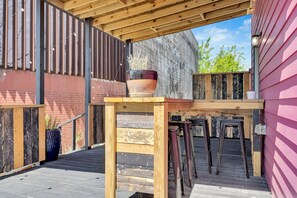 Outdoor dining - 3 Bedroom 2 bath in MidCity (New Orleans)