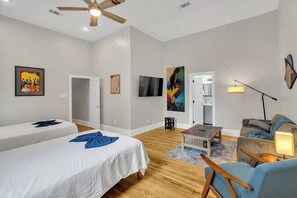 3 bedrooms, iron/ironing board, travel cot, free WiFi - 3 Bedroom 2 bath in MidCity (New Orleans)