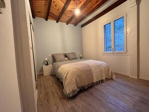 4 chambres, fer et planche à repasser, Wi-Fi, draps fournis