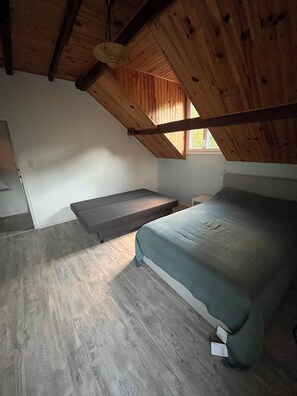 4 chambres, fer et planche Ă repasser, Wi-Fi, draps fournis