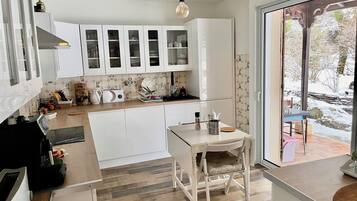 Microwave, oven, stovetop, dishwasher