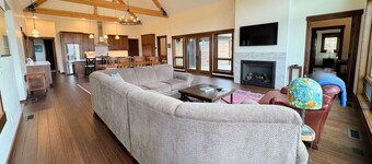 Luxury Mountain Family Home w/Hot Tub