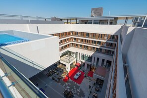 Outdoor pool - West Walk Retaj Hotel (Doha)