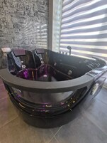 Suite Deluxe, balcone, vista città | Una scrivania, Wi-Fi gratuito