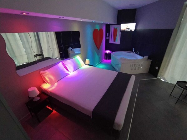 Superior Suite, City View | Desk, free WiFi - Living (Casoria)