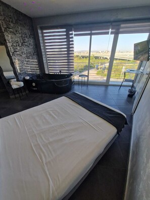 Deluxe Suite, Balcony, City View | Desk, free WiFi - Living (Casoria)