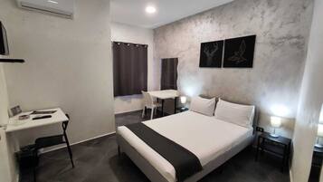 Doppelzimmer, 1 Doppelbett, Balkon | Schreibtisch, kostenloses WLAN