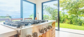 NEW! Luxury-4 Suites-Private pool-Ocean views-