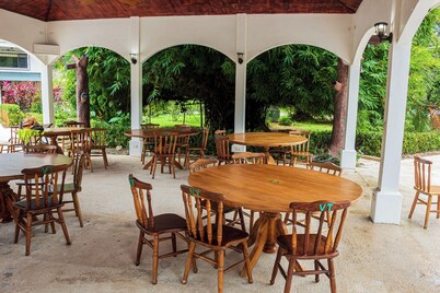 2 bedroom-condo-pool privacy. 5 minutes to Quepos