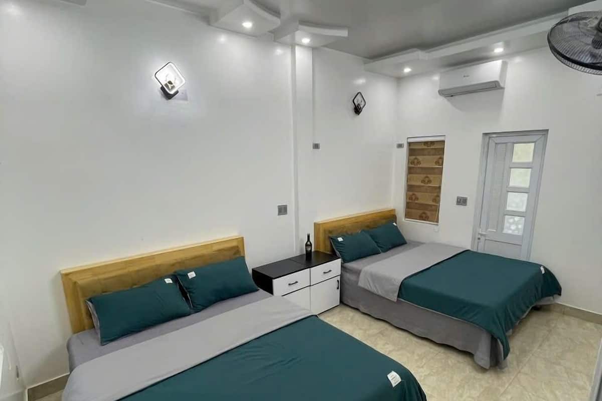 Superior Room, 2 Queen Beds, Ensuite | Fan