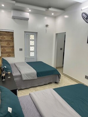 Superior Room, 2 Queen Beds, Ensuite | Premium bedding, soundproofing, free WiFi, bed sheets - Voi Meo Vac Hostel & Breakfast (Meo Vac)