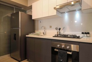 Refrigerador, microondas, horno, placa de cocina