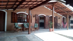 Terrace/patio - SPACIOUS HOUSE NEAR TAMAR PROJECT  (Estufa I Ubatuba)