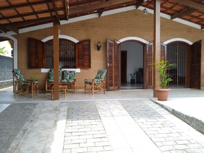 Terrace/patio - SPACIOUS HOUSE NEAR TAMAR PROJECT  (Estufa I Ubatuba)