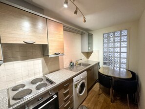 Oven, stovetop, cookware/dishes/utensils