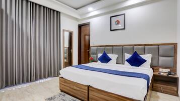 Deluxe Double Room | Egyptian cotton sheets, premium bedding, laptop workspace