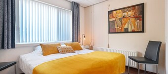 Stay at Hotel-Pension Ouddorp, near sea and beach, just a 3-minute walk from the village center. Comfortable rooms with private bathroom. Ideal for a relaxing getaway or an active beach holiday!