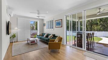 Smart TV, libri, stampante