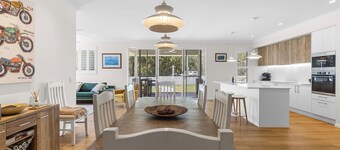 Welcome to "The White House"