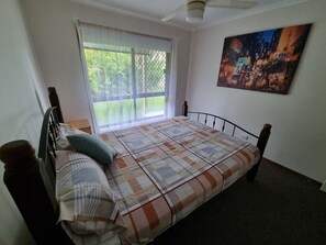 2 slaapkamers, een strijkplank/strijkijzer