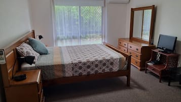 2 bedrooms, iron/ironing board