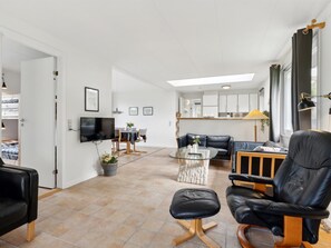 TV, fireplace, DVD player