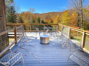 Outdoor dining - Secluded Mountain Getaway with Hot tub and Views! (Granville)