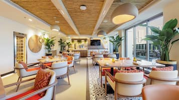 Breakfast, lunch, dinner served; international cuisine