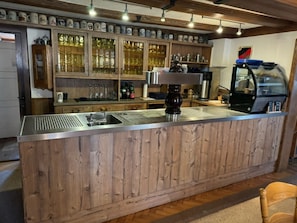 Bar (on property) - Gasthof Zum schwarzen Roß (Zeitlofs)