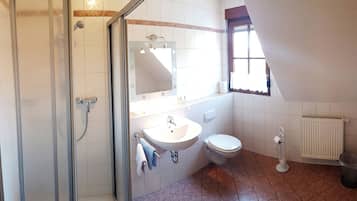Double Room | Bathroom | Shower, towels