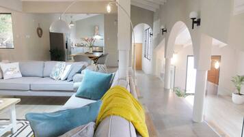 Villa | Oppholdsområde | TV