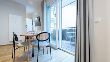 Comfort Studio | Living area | TV