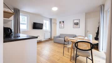 Basic-Studio, Balkon | Kostenlose Babybetten, kostenloses WLAN, Bettwäsche