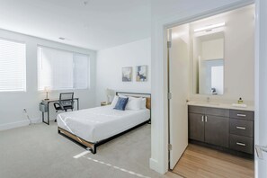 2 habitaciones, escritorio, tabla de planchar con plancha y wifi