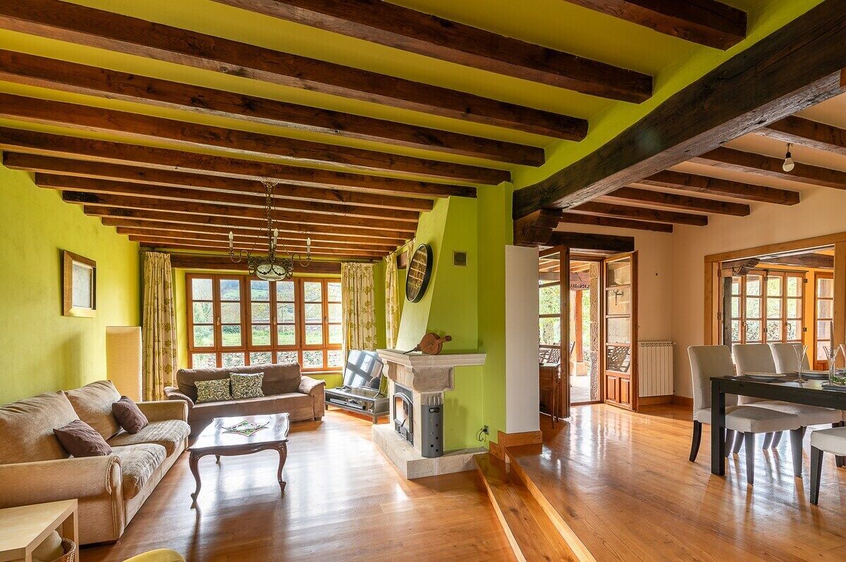 Televisie en een open haard