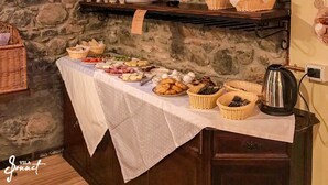 Frokostbuffé er inkludert i helgene