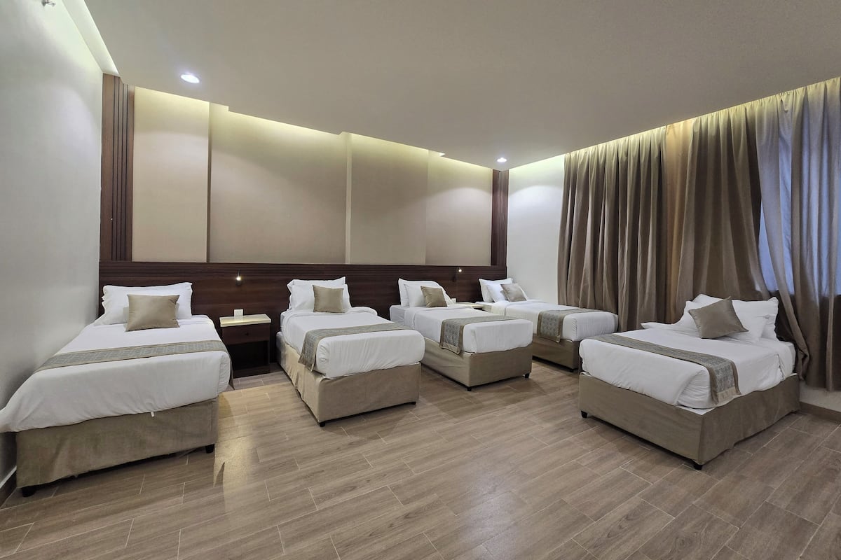 Suite, City View