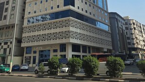 A modern hotel with a distinctive geometric facade, multiple floors, and a flat roof. - Al Jabri Hotel (Makkah)