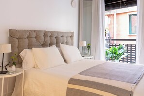 Superior-Apartment, Terrasse | 1 Schlafzimmer, Bügeleisen/Bügelbrett, Reisekinderbett, kostenloses WLAN