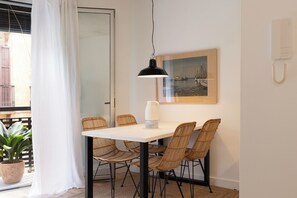Superior-Apartment, Terrasse | Esszimmer