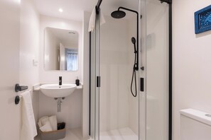 Superior Apartment, Terrace | Bathroom - En Casa de Calders 5 (Barcelona)