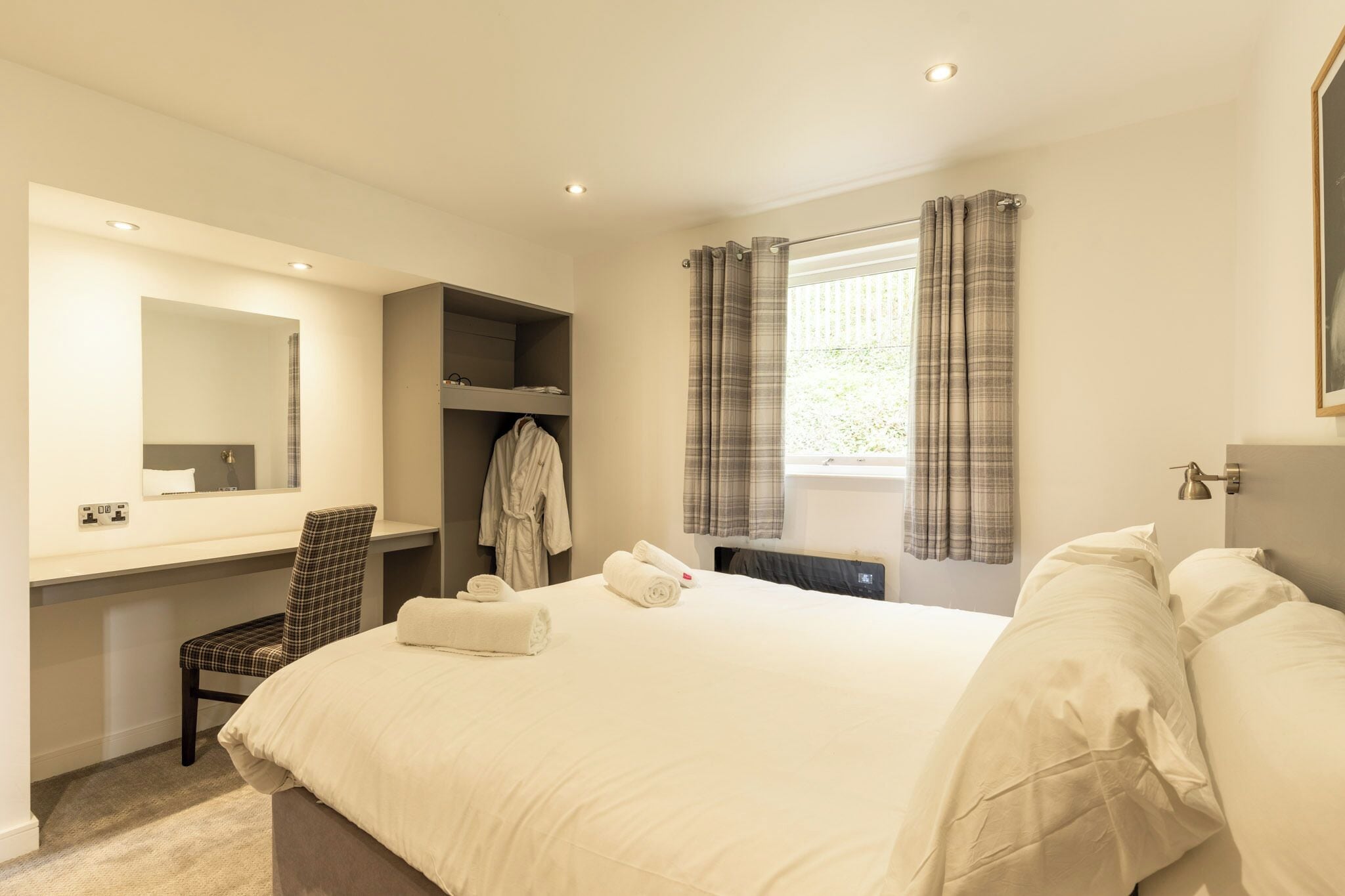 Escrivaninha, ferros/tábuas de passar roupa, Wi-Fi de cortesia