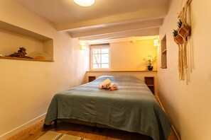 Iron/ironing board, free WiFi, bed sheets